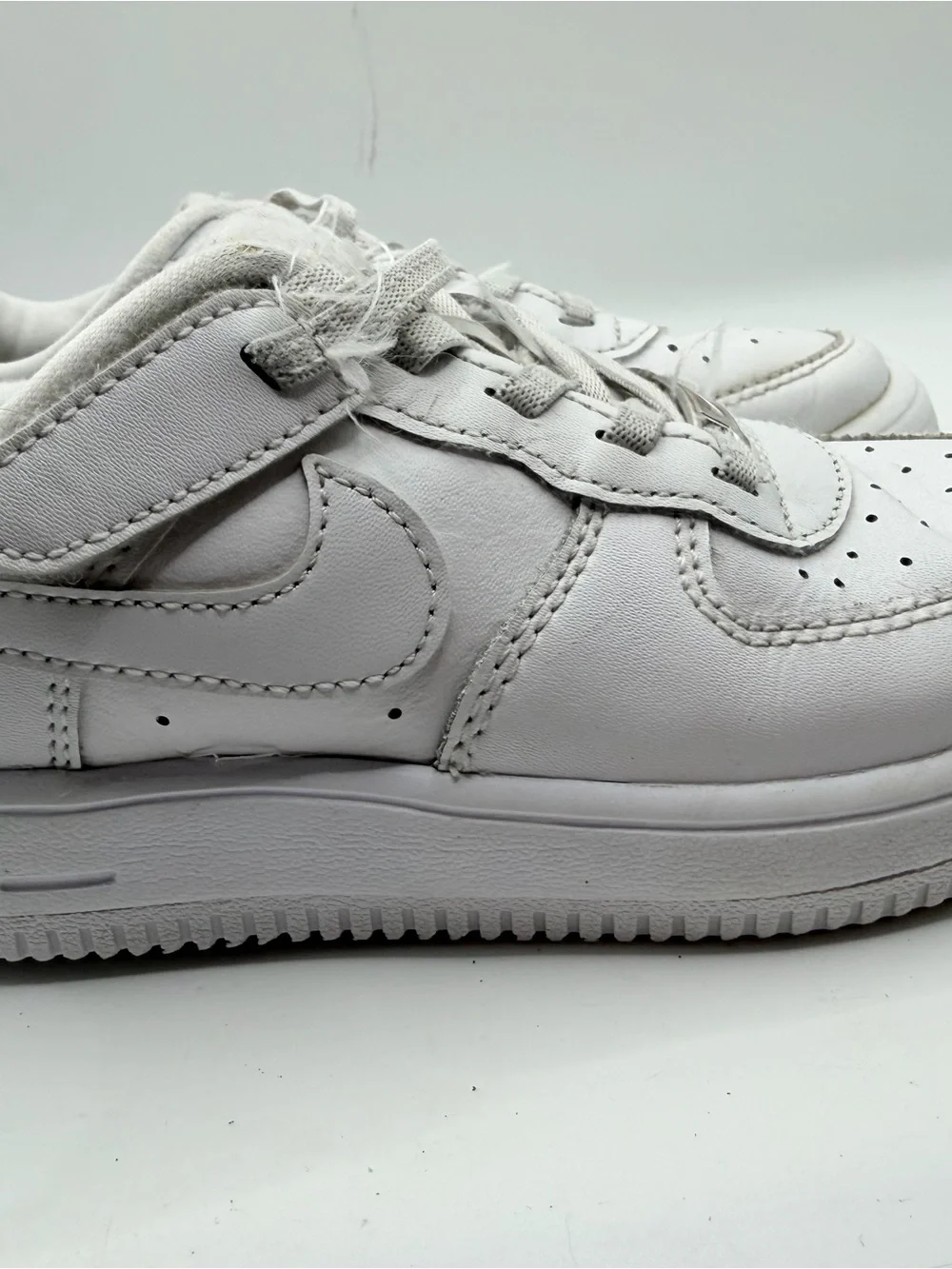 Nike Kids White Leather Sneakers with Hook-and-Loop Strap